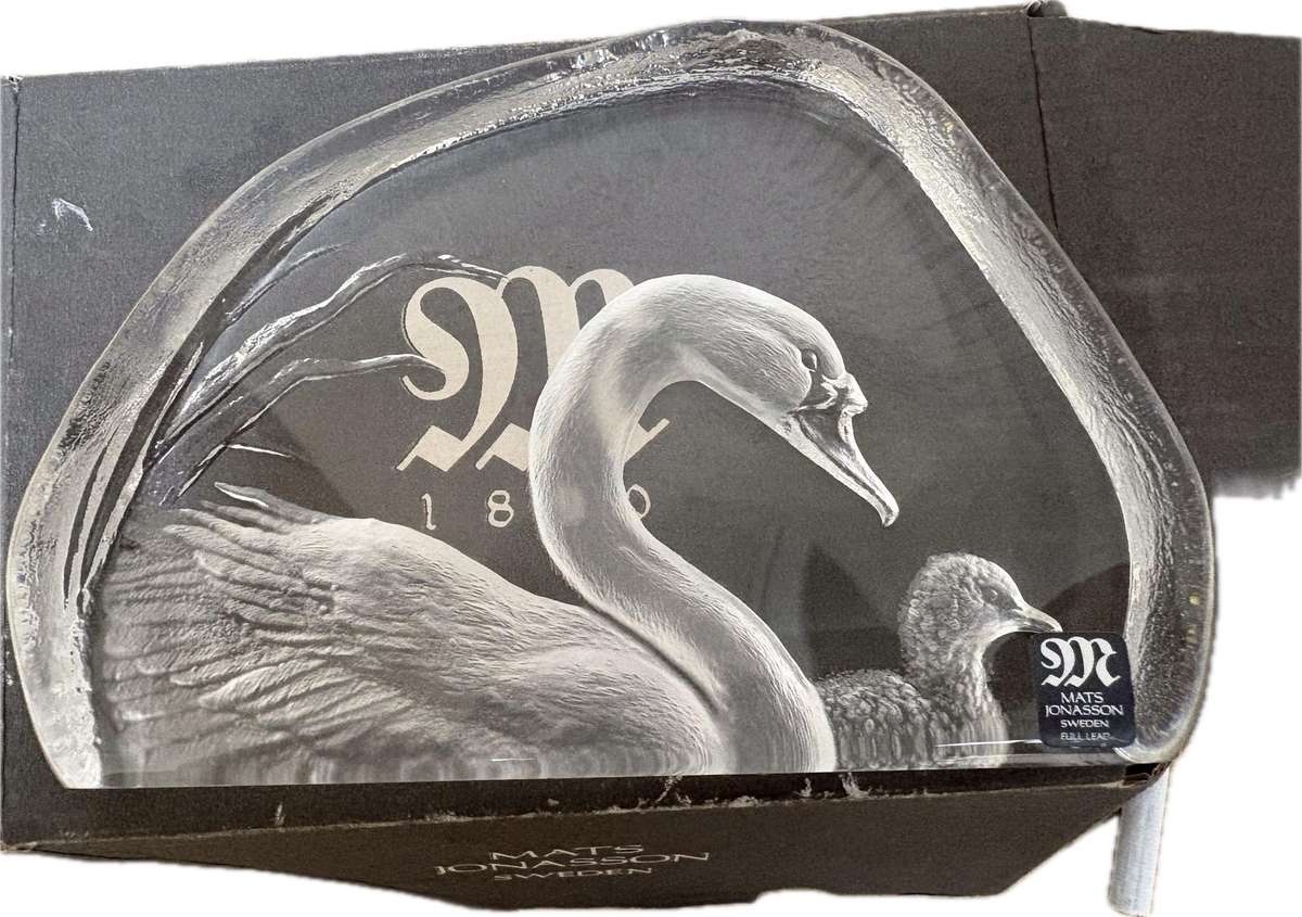 Vintage Mats Jonasson lead crystal paperweight Swan mother and baby  3d NIB , in original packaging