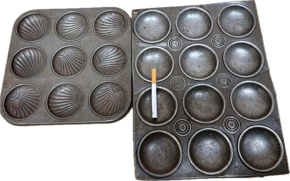 Vintage cooking cake tray pair