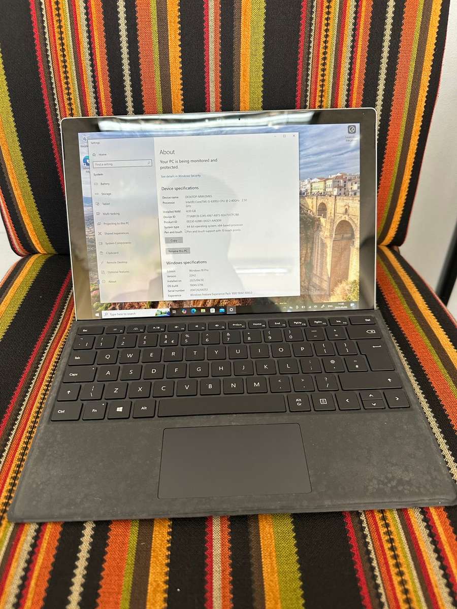 Warehouse Clearance : Microsoft Surface pro  256gb 4gb Intel core i5 6th gen