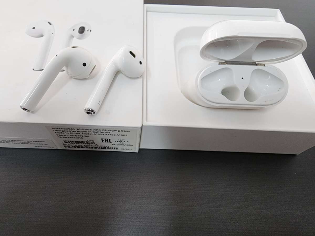 Apple Airpods One preowned
