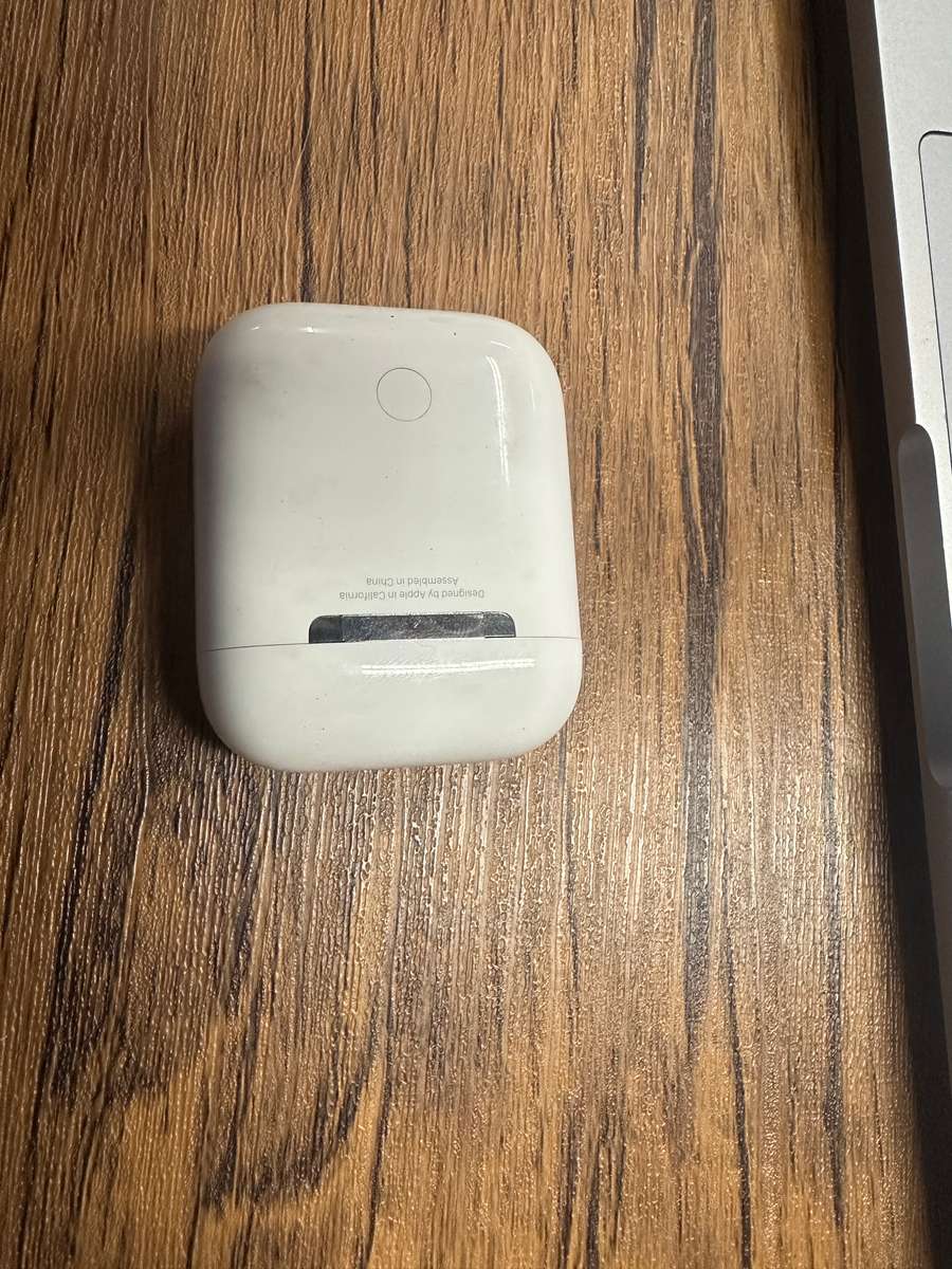 Clearance: APPLE AIRPODS ( A1602 (Lightning)) - GENUINE