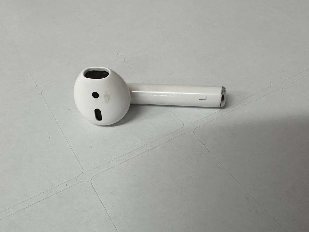 Apple Airpods 2nd Gen with Wireless Charging case - Original Apple Product