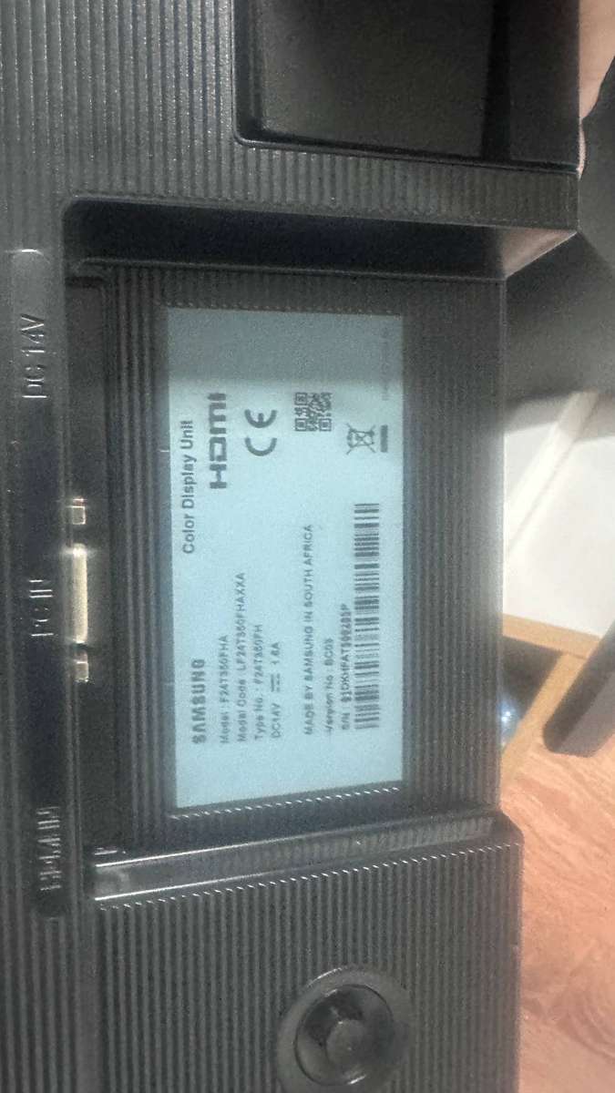 Repair Clearance - 2 x Monitors - Cracked Screen