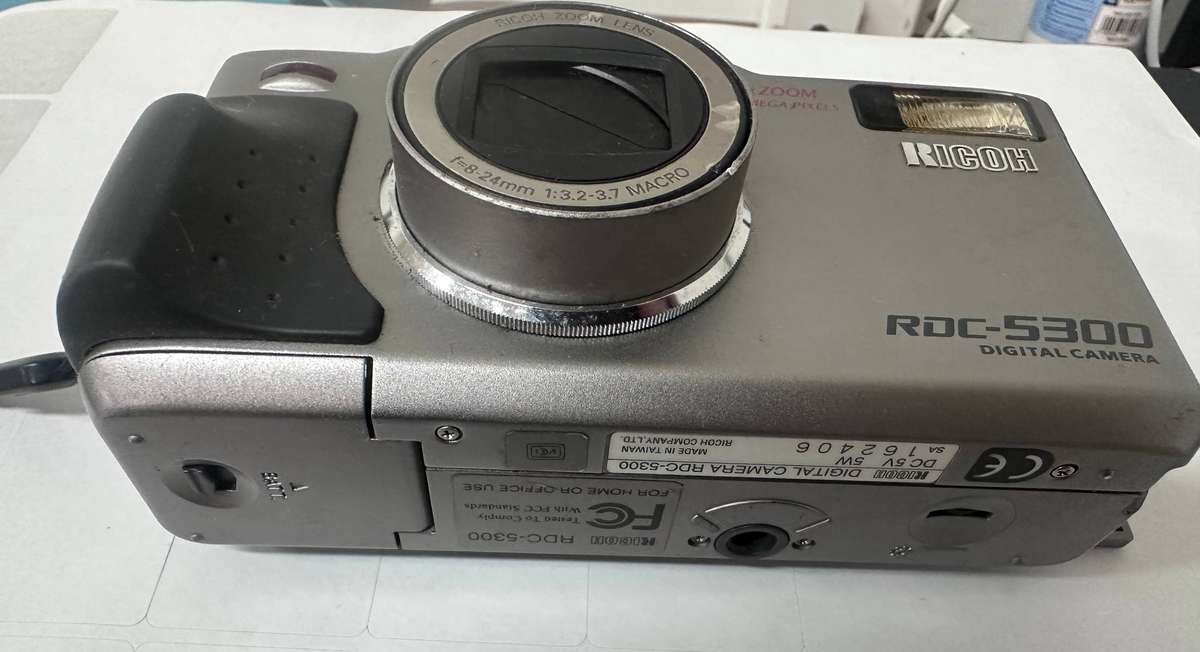 TRADE IN CLEARANCE  :  Ricoh RDC-5300 Digital Camera