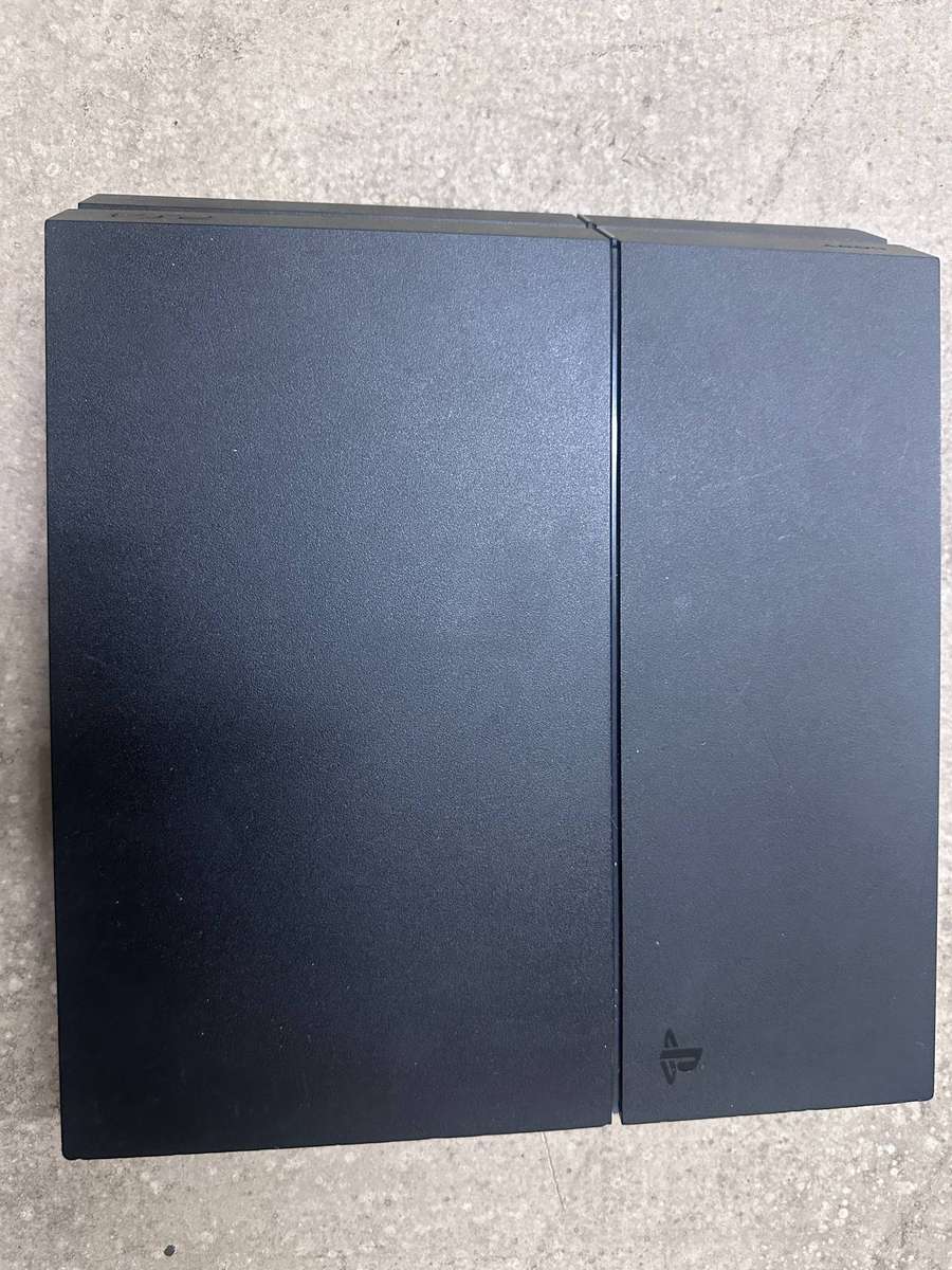 TRADE IN CLEARANCE  : SONY PLAY STATION 4 - 500GB & 2 CONTROLLERS