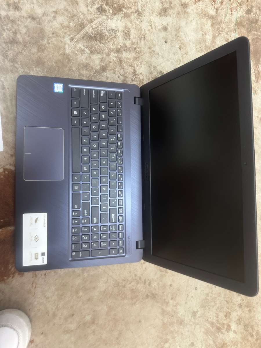 ASUS X543 - Core i3 7th Gen - 4 GB RAM - 1TB  - With box excellent condition - 30 day warranty