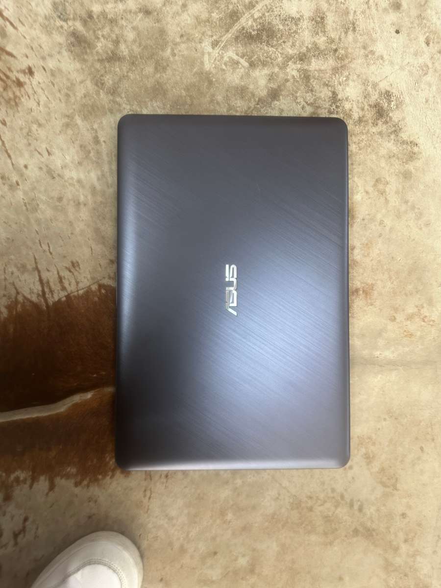 ASUS X543 - Core i3 7th Gen - 4 GB RAM - 1TB  - With box excellent condition - 30 day warranty