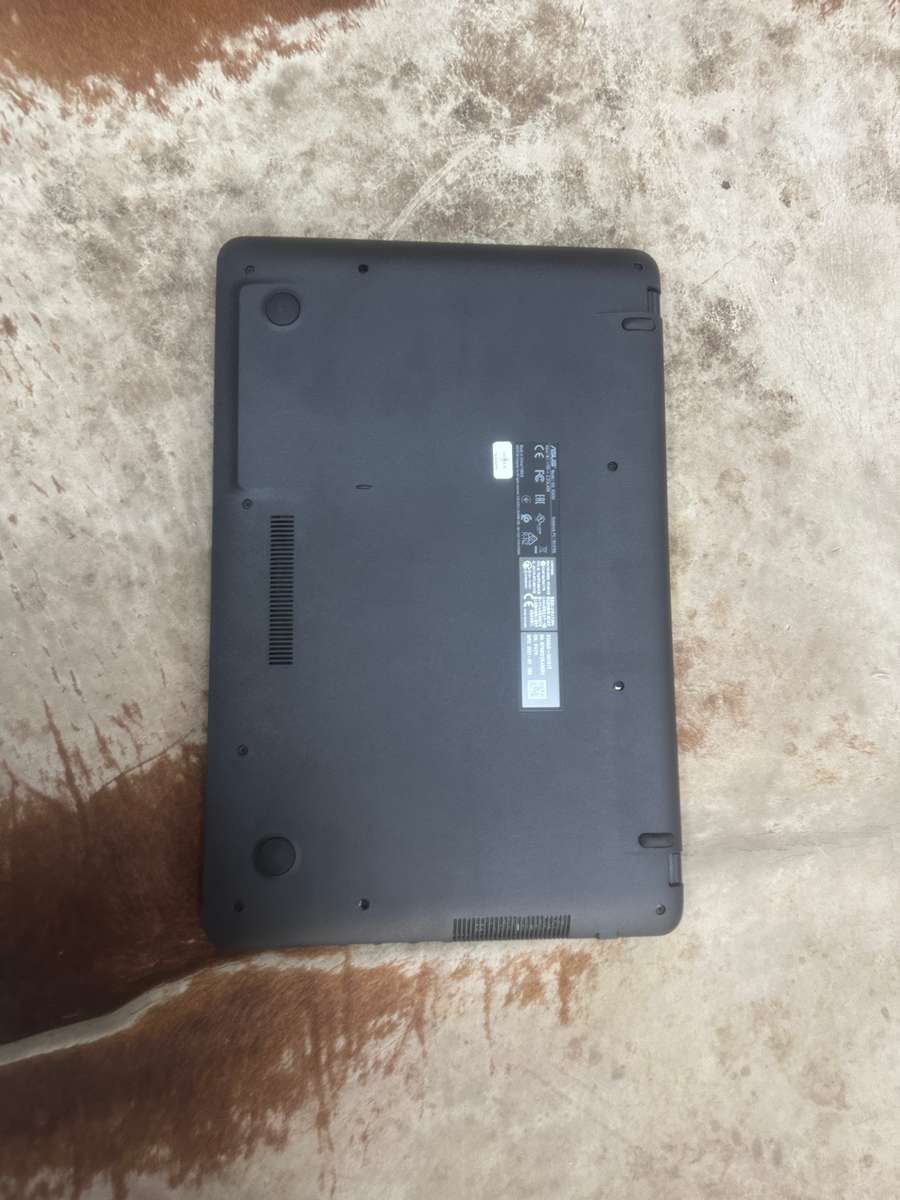 ASUS X543 - Core i3 7th Gen - 4 GB RAM - 1TB  - With box excellent condition - 30 day warranty