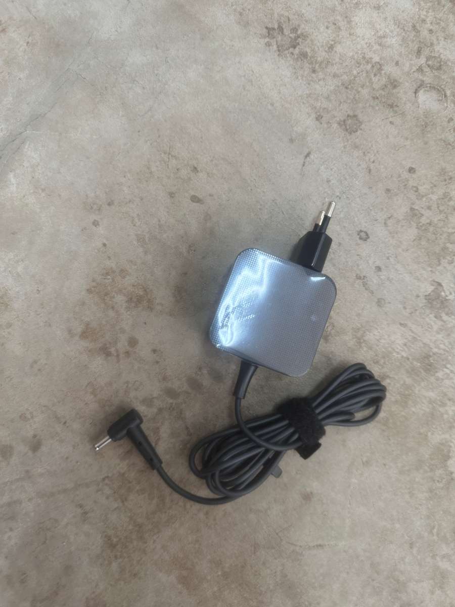 ASUS X543 - Core i3 7th Gen - 4 GB RAM - 1TB  - With box excellent condition - 30 day warranty