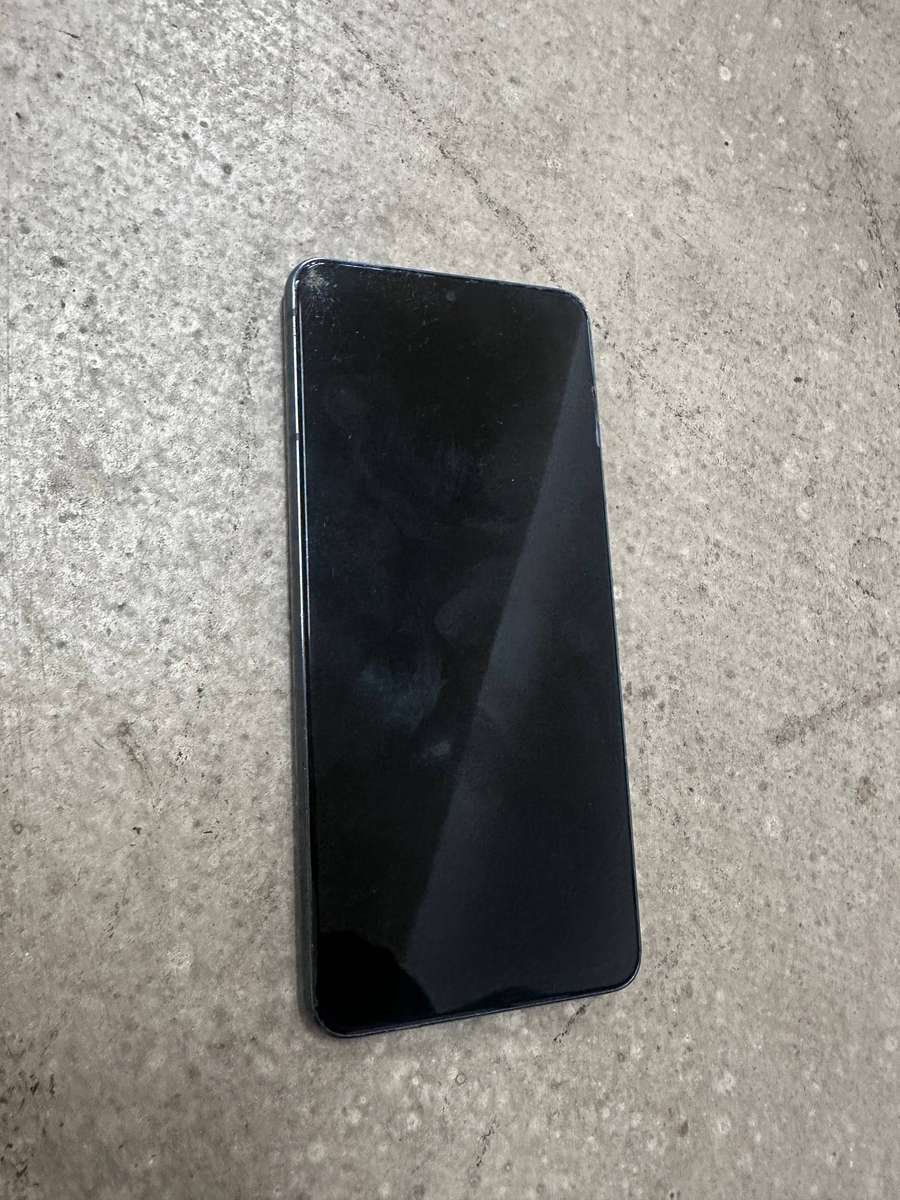 TRADE IN CLEARANCE  : SAMSUNG S21 5G 8GB RAM 256GB - CRACKED SCREEN