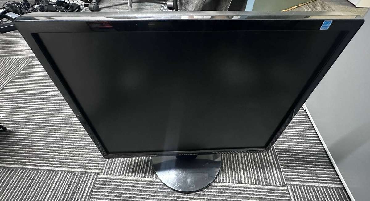 Lenovo thinkcentre M93 -mini desktop  i5 vpro 4th gen 8gb ram 500 HDD  Upgraded to windows 11 pro