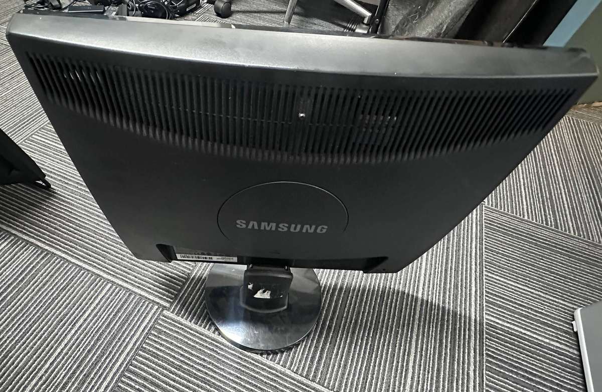 Lenovo thinkcentre M93 -mini desktop  i5 vpro 4th gen 8gb ram 500 HDD  Upgraded to windows 11 pro