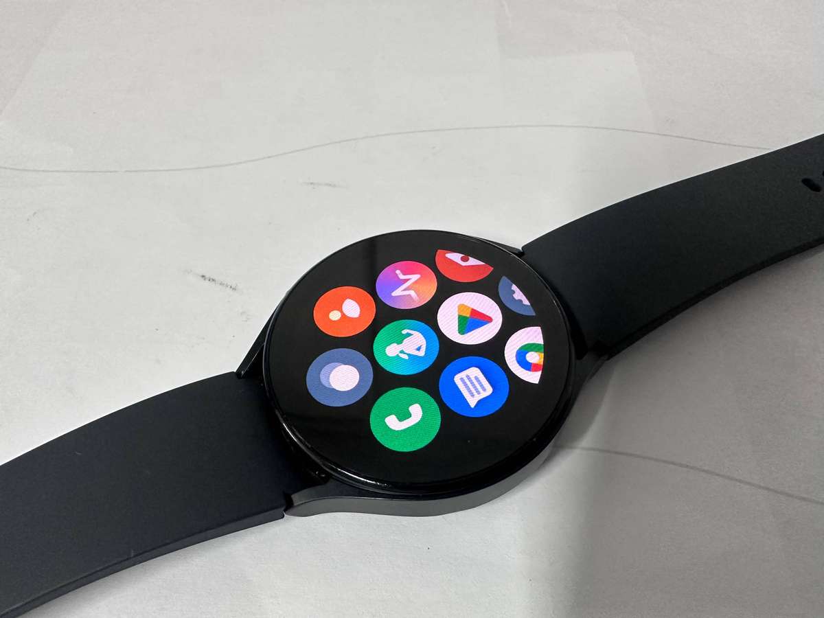 TRADE IN CLEARANCE : Samsung Galaxy Watch5 (SM-R910) is a 44mm Bluetooth/Wi-Fi