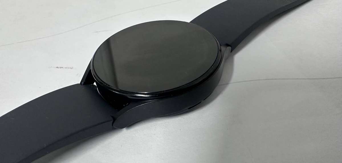 TRADE IN CLEARANCE : Samsung Galaxy Watch5 (SM-R910) is a 44mm Bluetooth/Wi-Fi
