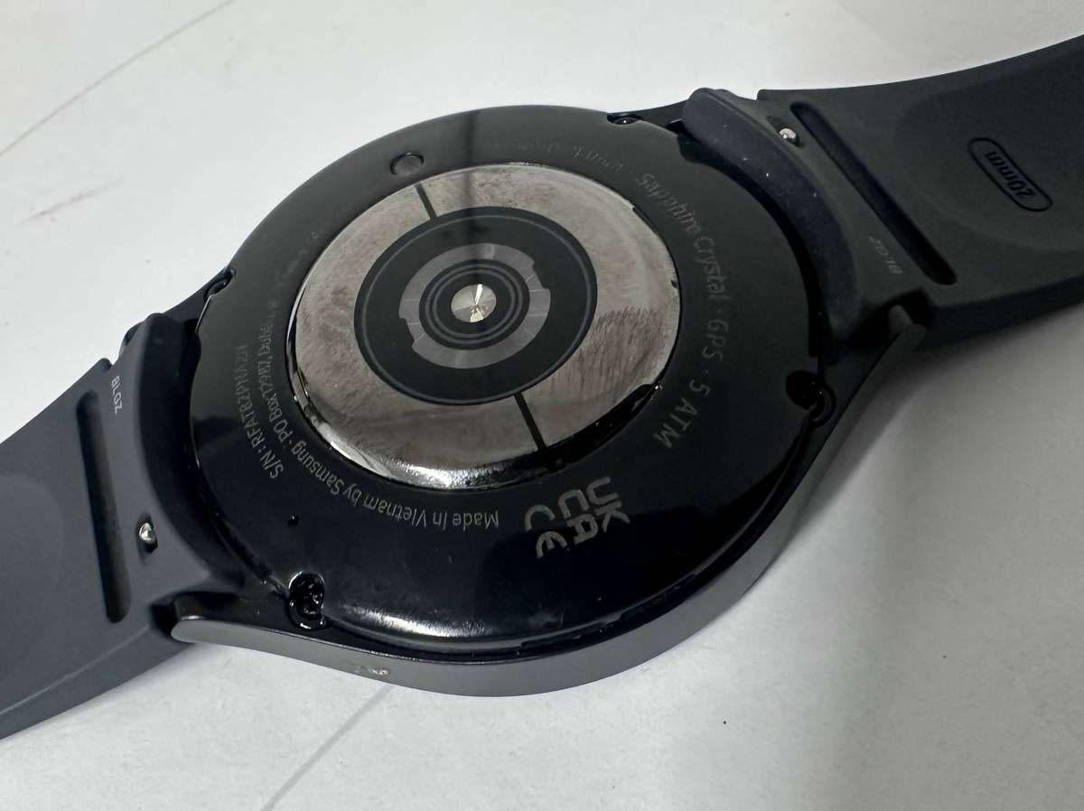 TRADE IN CLEARANCE : Samsung Galaxy Watch5 (SM-R910) is a 44mm Bluetooth/Wi-Fi
