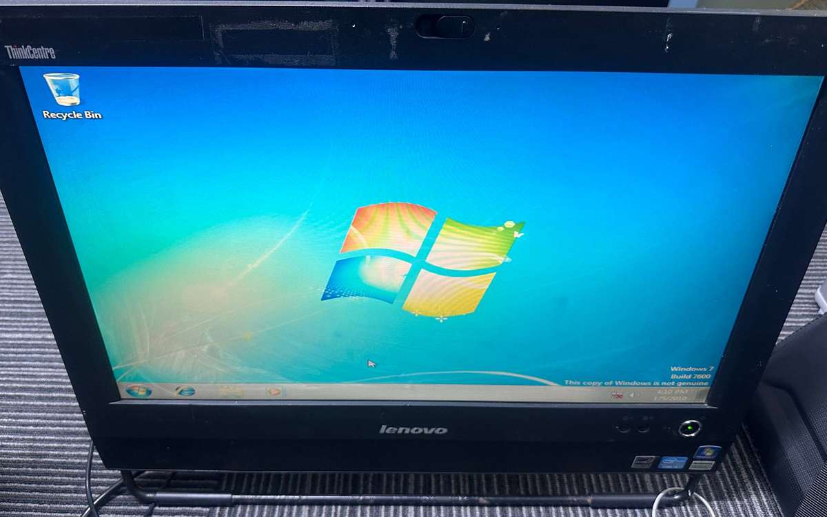 Lenovo ThinkCentre Desktop - ICore i3 - 2GB RAM - Windows 7 ultimate - 465 GB Storage