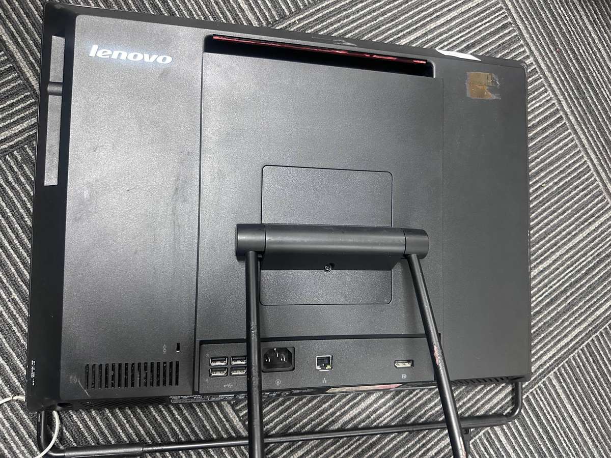 Lenovo ThinkCentre Desktop - ICore i3 - 2GB RAM - Windows 7 ultimate - 465 GB Storage