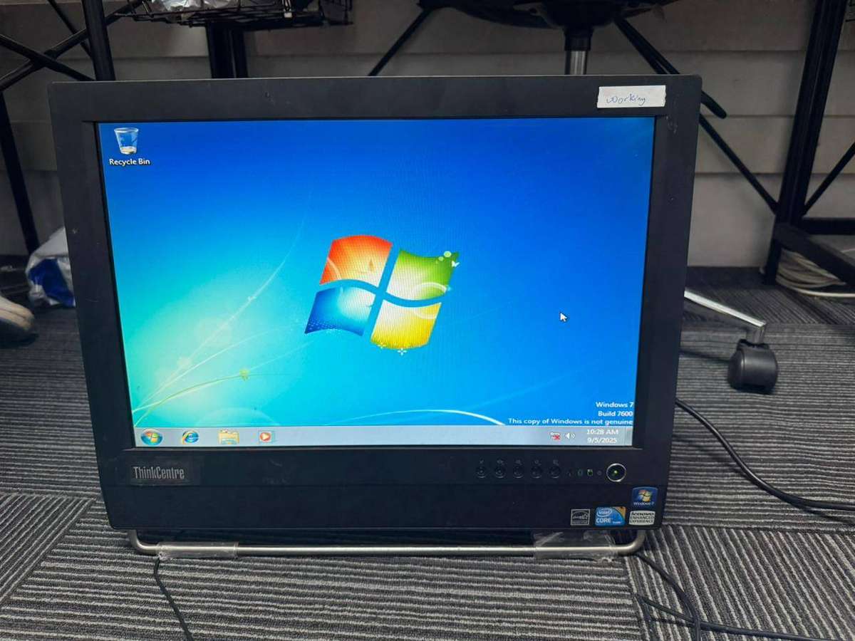 Lenovo ThinkCentre Desktop - Intel Core i3 - 4GB RAM - Windows 7