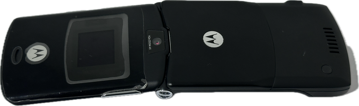 Retro Phone: Motorola RAZR V3 - Black