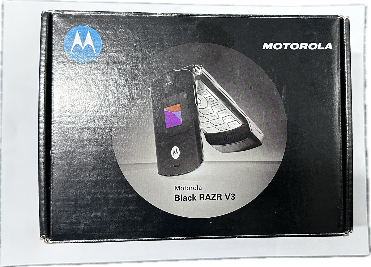 Retro Phone: Motorola RAZR V3 - Black