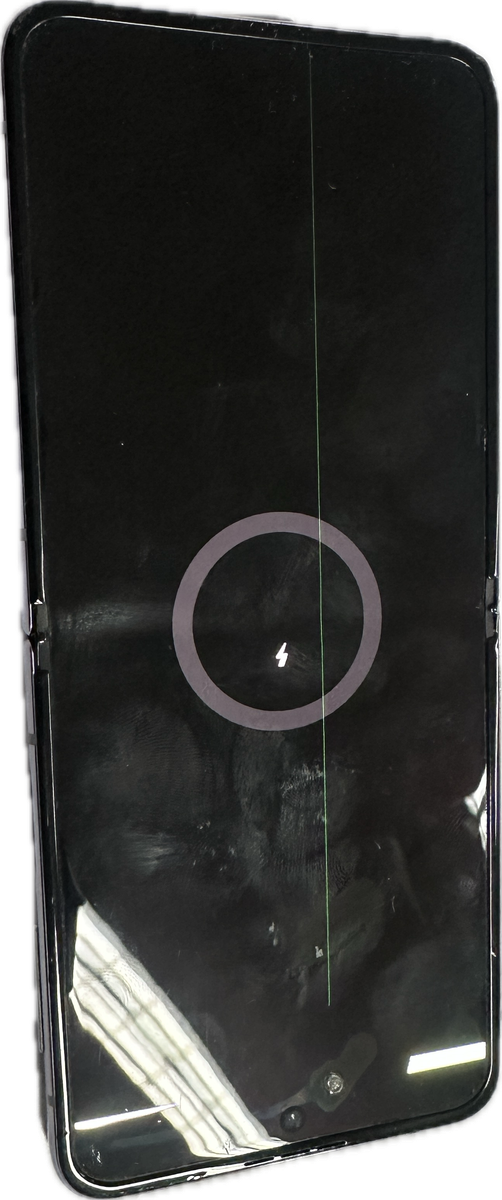 TRADE IN CLEARANCE  :  Samsung z flip 4 - Damaged Display