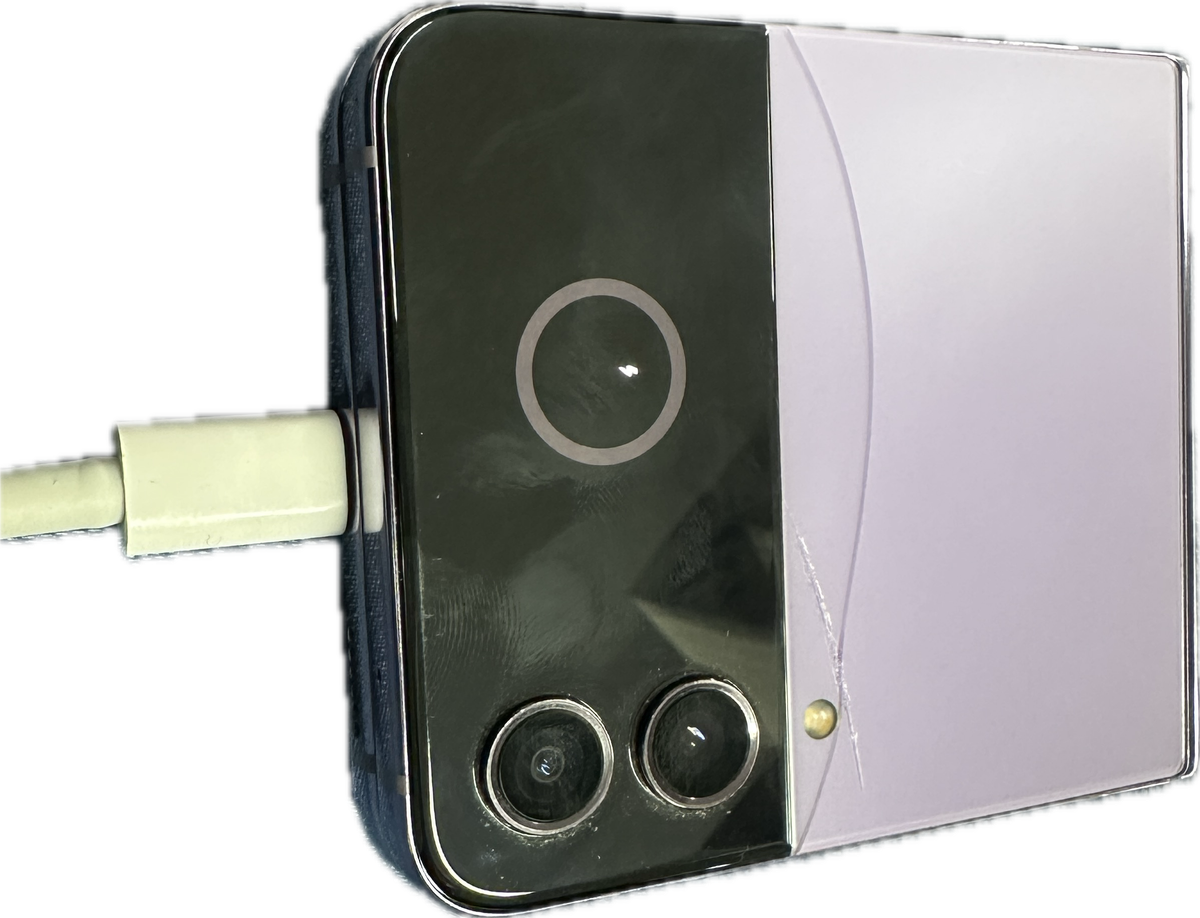 TRADE IN CLEARANCE  :  Samsung z flip 4 - Damaged Display