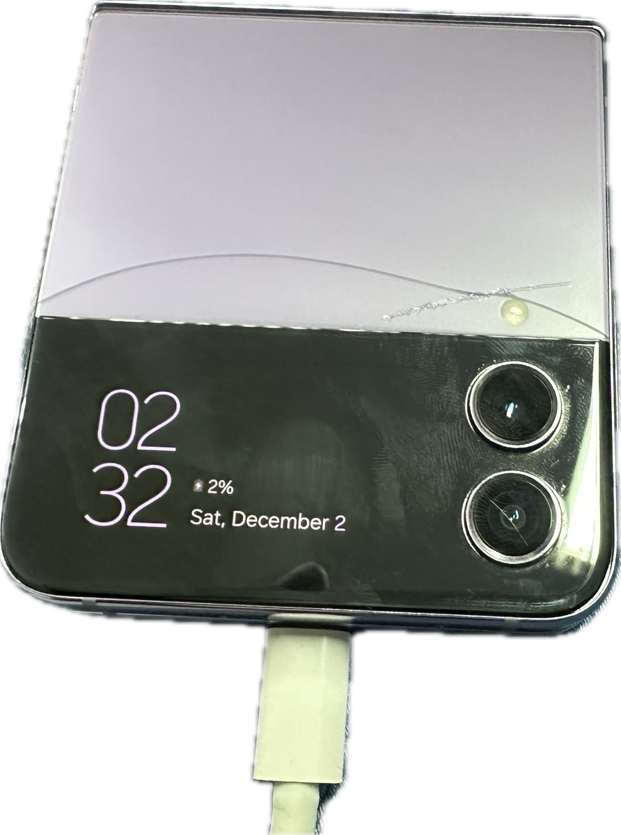 TRADE IN CLEARANCE  :  Samsung z flip 4 - Damaged Display