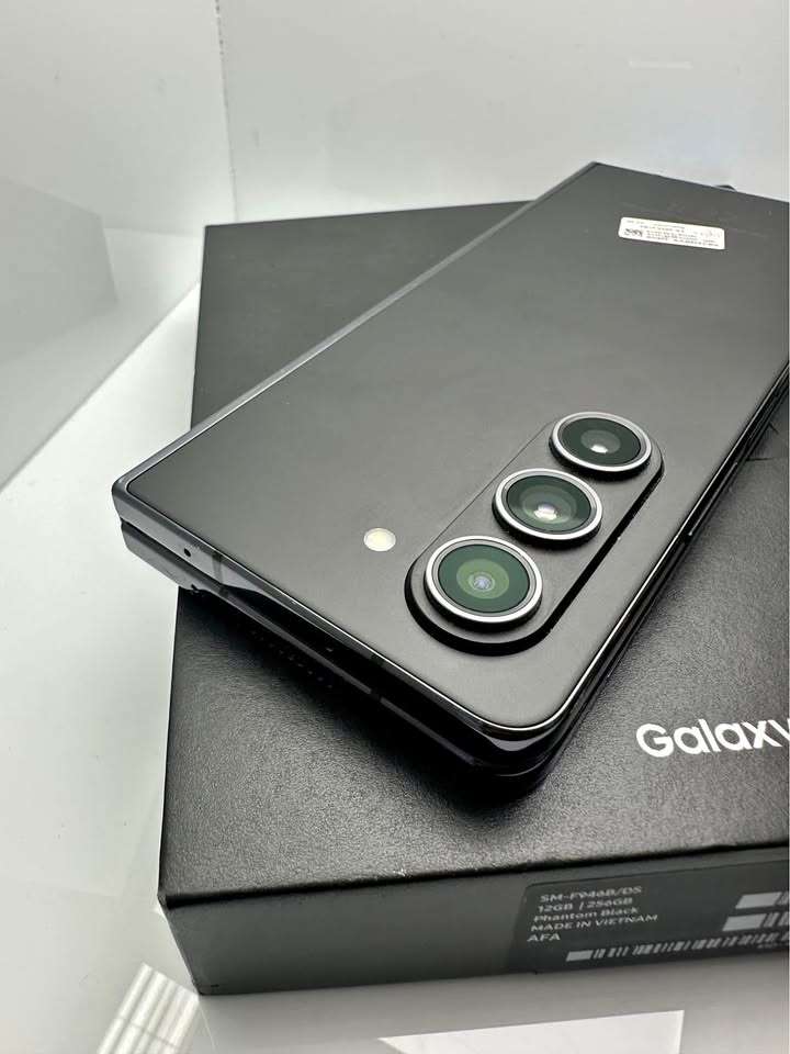 Samsung Z-Fold 5 256GB preowned