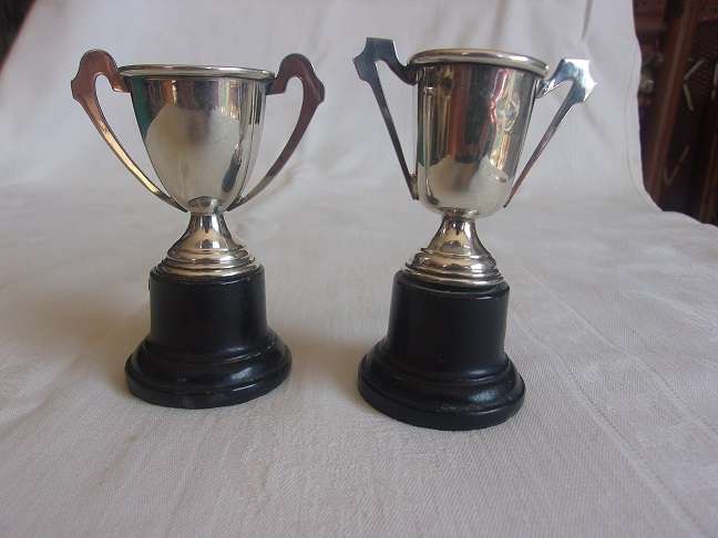2 Small vintage Sterling silver trophies - 35.4g silver weight