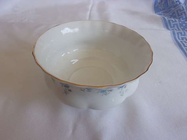 Vintage Royal Albert "Memory Lane" sugar basin