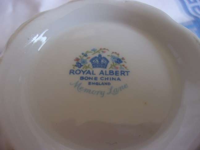 Vintage Royal Albert "Memory Lane" sugar basin