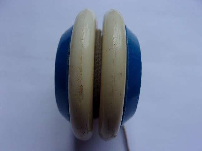 Vintage Afrikaans Genuine Russell Professional Yoyo with string