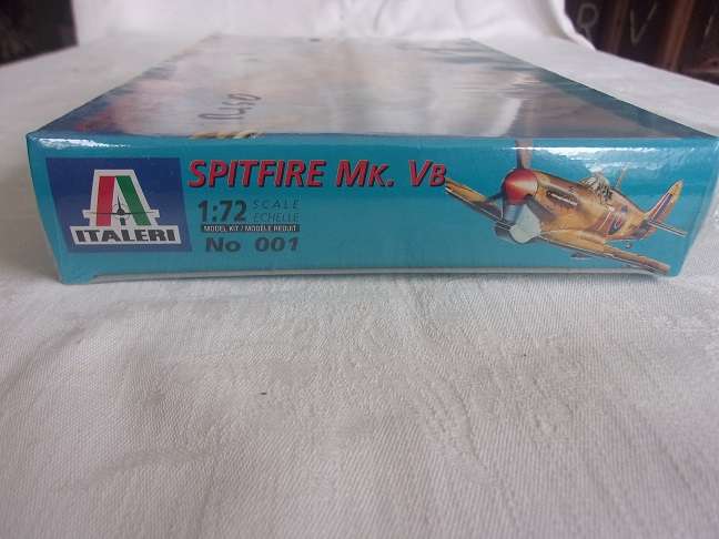 Italeri 1:72 scale Spitfire Mk.VB & Corsair F-4U 7 Navy Fighter kits for 1 bid