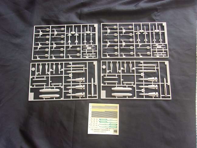 Hasegawa 1:72 scale Aircraft Weapons : 111 U.S. Air to Air Missiles model kit