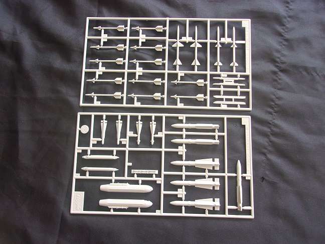 Hasegawa 1:72 scale Aircraft Weapons : 111 U.S. Air to Air Missiles model kit
