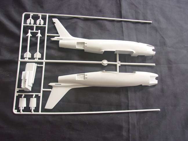 Italeri 1:48 scale F-86 E Sabre model plane kit - No 2636