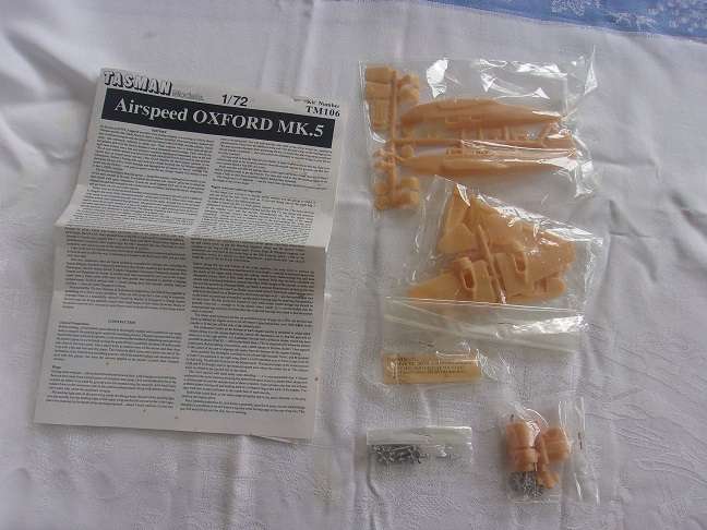 Limited release Tasman 1:72 scale Airspeed Oxford MK V model plane kit - No TM 106