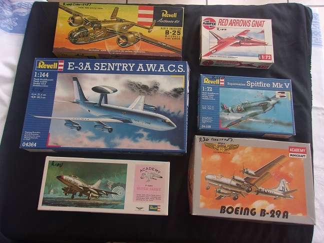 Lot of 6 vintage model plane kits for 1 bid - not sure if complete