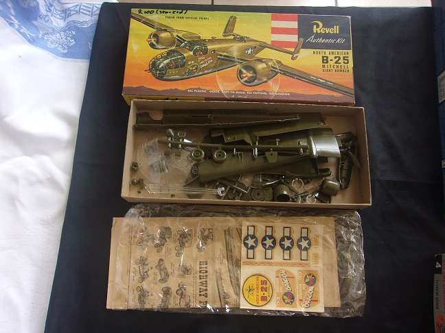 Lot of 6 vintage model plane kits for 1 bid - not sure if complete