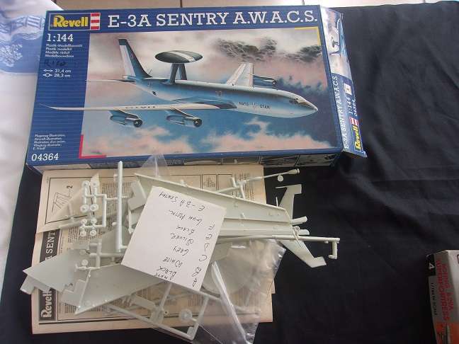 Lot of 6 vintage model plane kits for 1 bid - not sure if complete