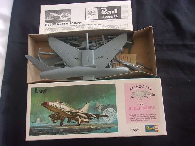 Lot of 6 vintage model plane kits for 1 bid - not sure if complete