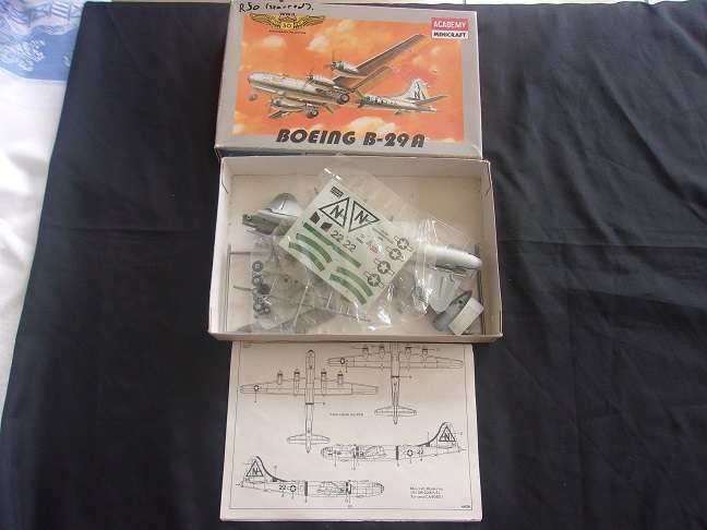 Lot of 6 vintage model plane kits for 1 bid - not sure if complete