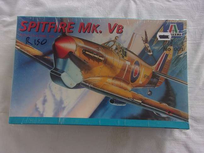 Italeri 1:72 scale Spitfire & Fujimi Grumman Hawkeye model plane kits for 1 bid