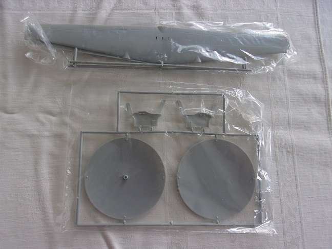 Italeri 1:72 scale Spitfire & Fujimi Grumman Hawkeye model plane kits for 1 bid