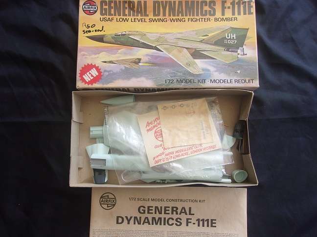 Lot of 5 vintage model plane kits for 1 bid - not sure if complete
