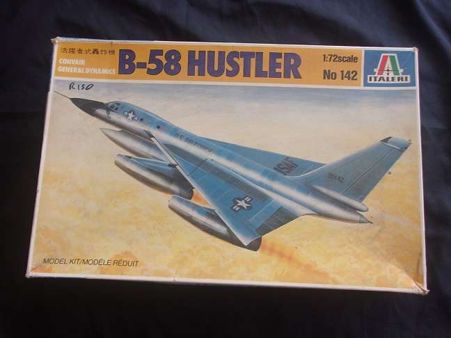 Lot of 5 vintage model plane kits for 1 bid - not sure if complete