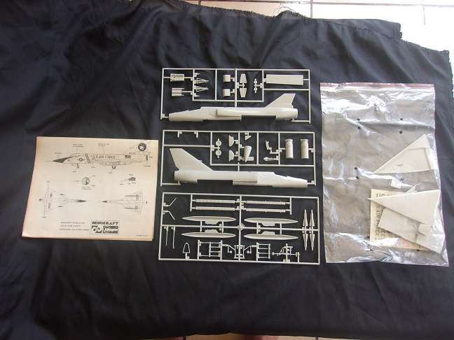 Italeri 1:72 scale Junkers Lufthansa & Hasegawa Delta Dart model plane kits for 1 bid