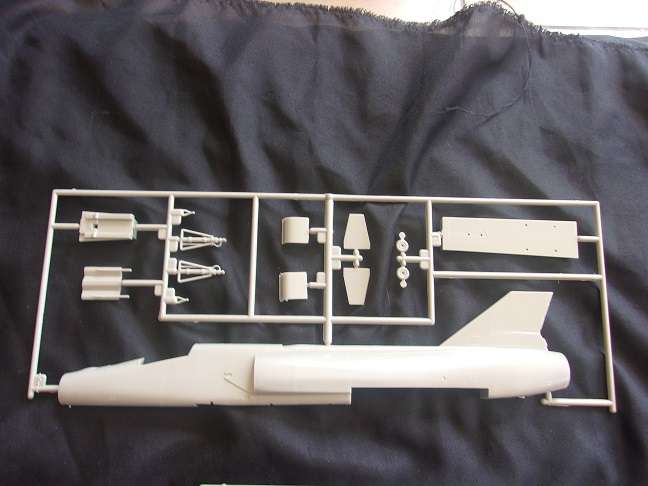 Italeri 1:72 scale Junkers Lufthansa & Hasegawa Delta Dart model plane kits for 1 bid