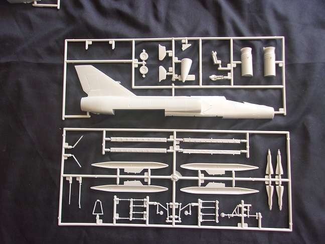 Italeri 1:72 scale Junkers Lufthansa & Hasegawa Delta Dart model plane kits for 1 bid
