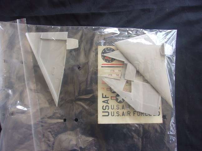 Italeri 1:72 scale Junkers Lufthansa & Hasegawa Delta Dart model plane kits for 1 bid